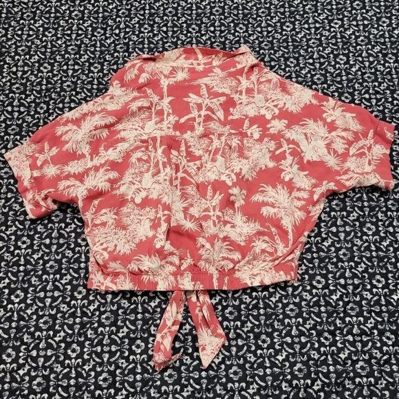 NWOT American Eagle Pink Hawaiian Tropical Summer Beachy Tie Button Crop Blouse - Picture 2 of 9